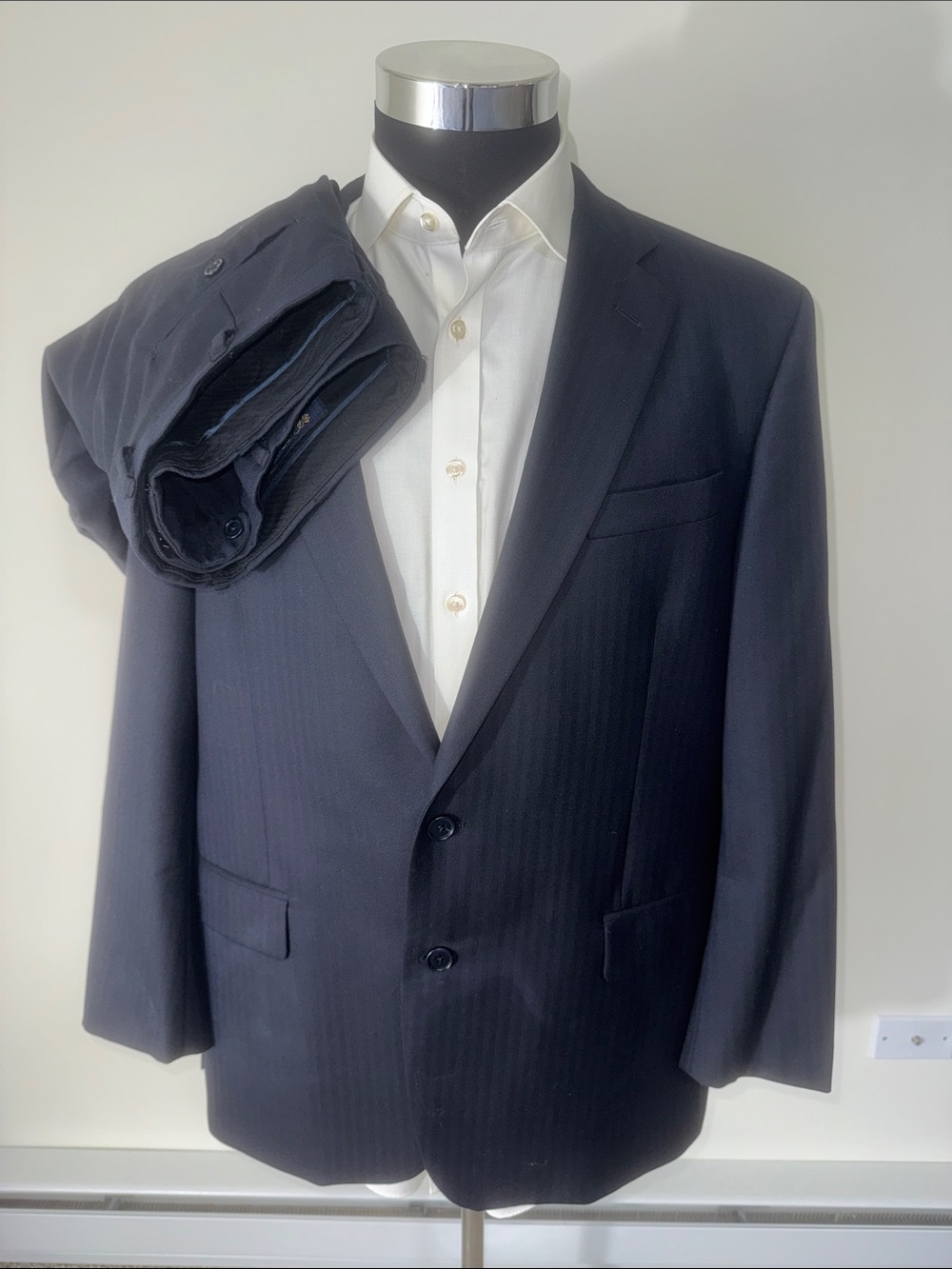 Brooks Brothers mens 45R navy blue stripe 100% wool Saxxon 2-button suit EUC